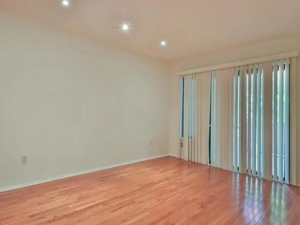 700 Mainsail Lane image 11 of 28