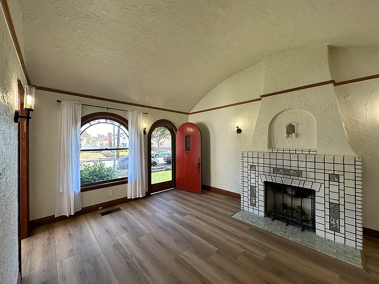 1221 S Palm Ave — Photo 3
