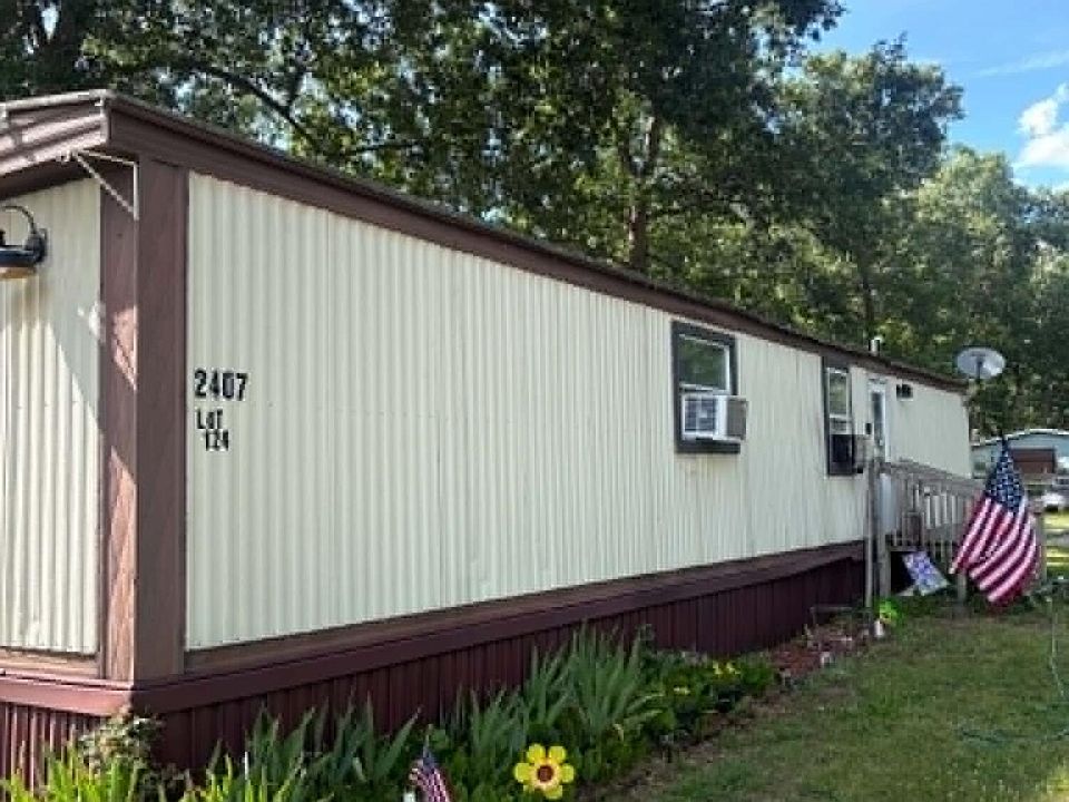 1st image of 2407 Maple Rd