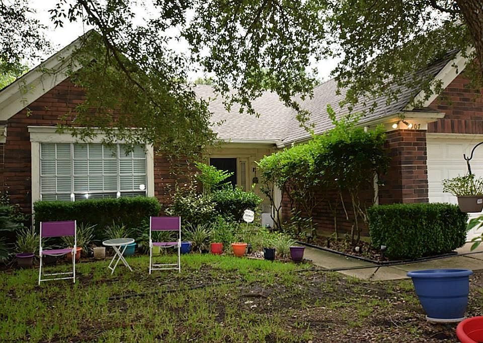 1st image of 3907 Fernwood Dr