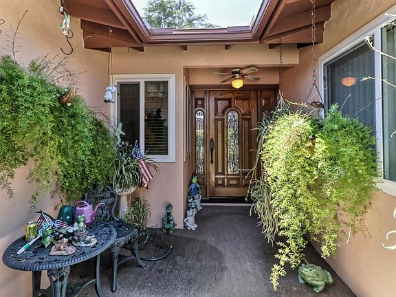 3rd image of 11904 Lombard Ln