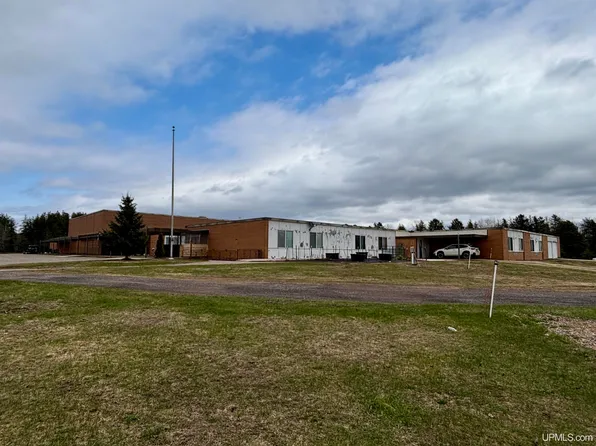 530 Mitchell St, Gwinn, MI 49841