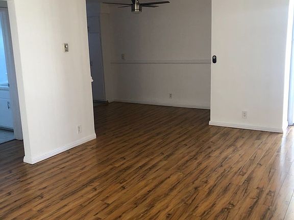 4th image of 10839 Morrison St #8