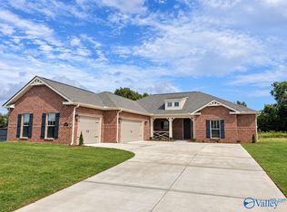 1225 Starling Dr, Decatur, AL 35603
