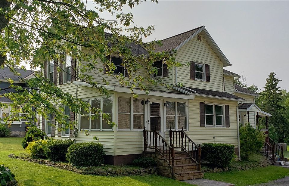 1st image of 122 W Main St