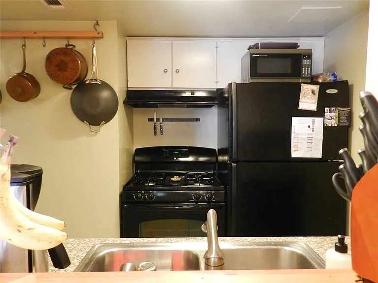 2300 Hancock Dr #7 — Photo 2