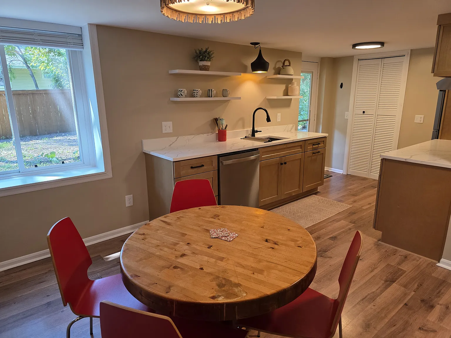 2 bed, $2,300 — Photo 4