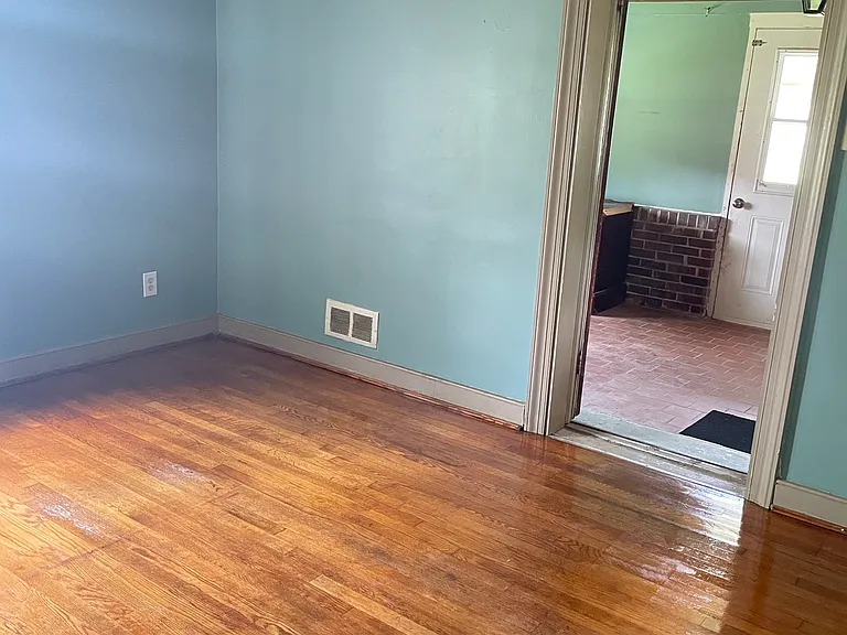 1349 Evergreen Ave — Photo 8