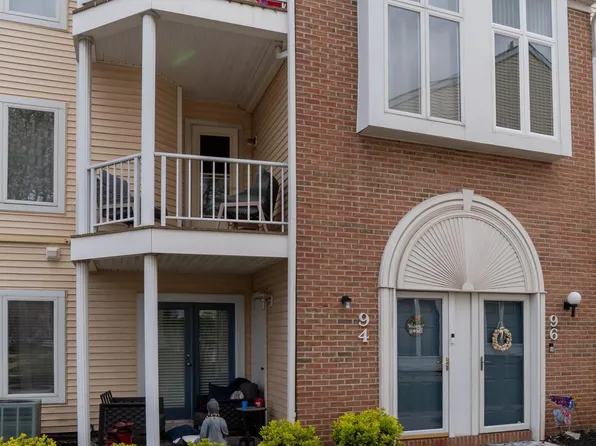 94 Catherine Ct, Levittown, PA 19057