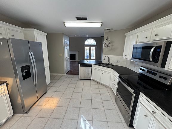 3rd image of 529 Stratmore Dr