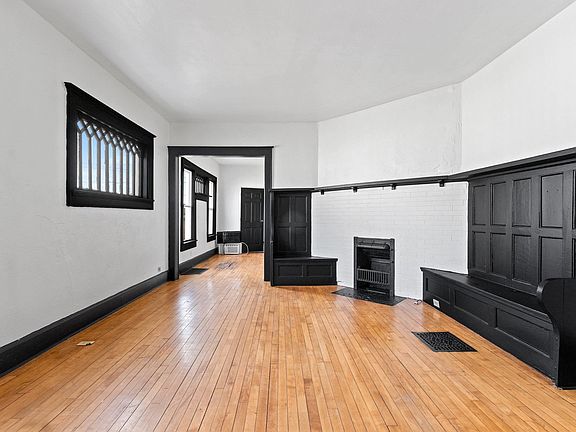 2nd image of 1207 S Broadway St