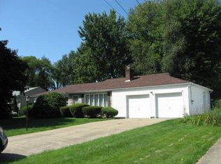 182 S Kerrwood Dr, Hermitage, PA 16148