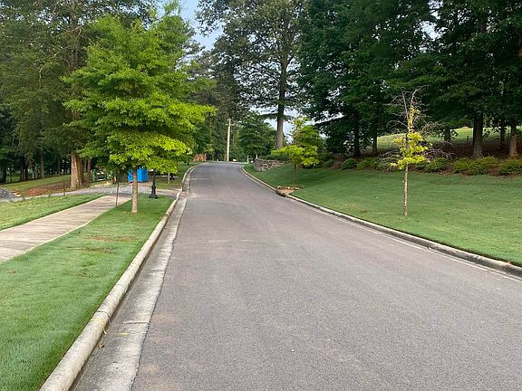 4th image of 3 Colonial Dr
