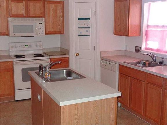 3rd image of 642 Lobelia Dr