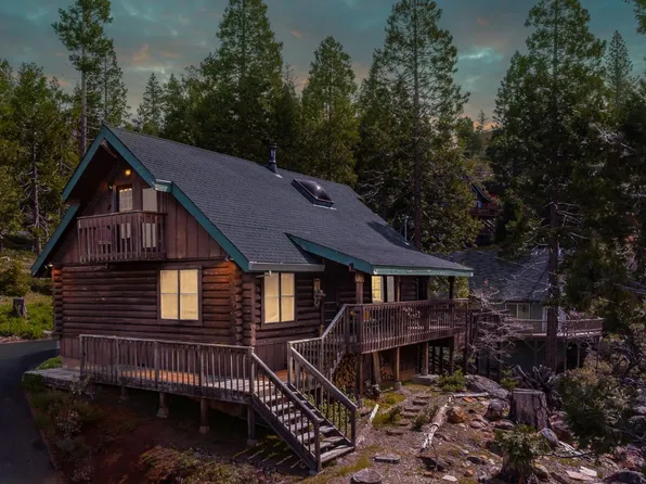 914 Mauna Kea Dr, Arnold, CA 95223