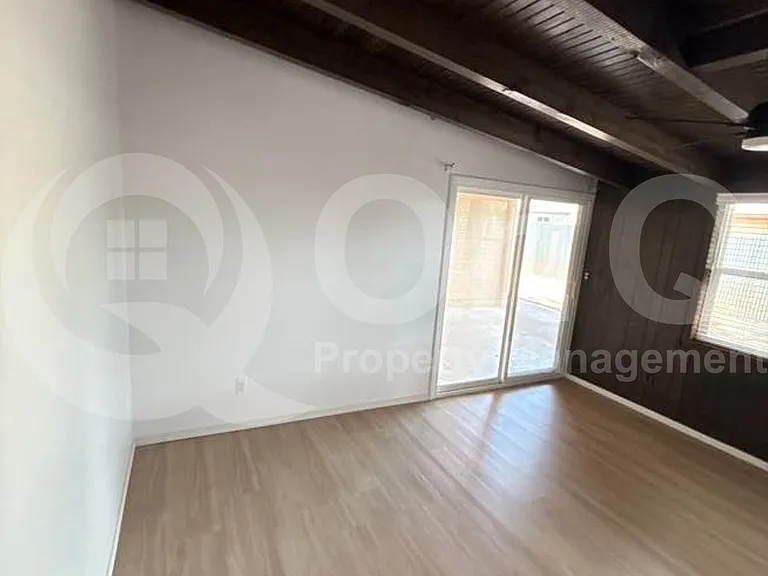 1002 E Simmons St — Photo 18