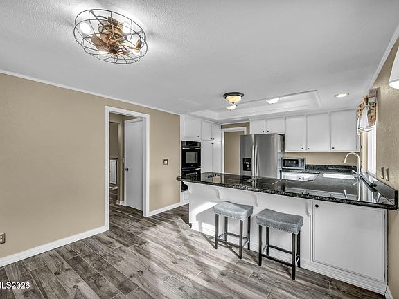 3rd image of 4760 Warren Way