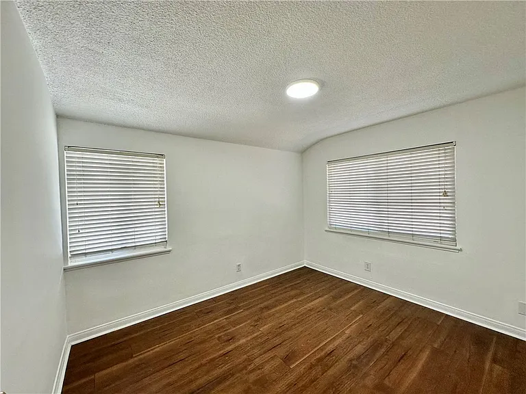 20355 Itasca St — Photo 11