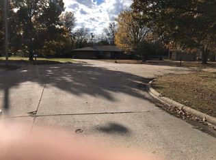 910 Sky Harbor Dr, Miami, OK 74354