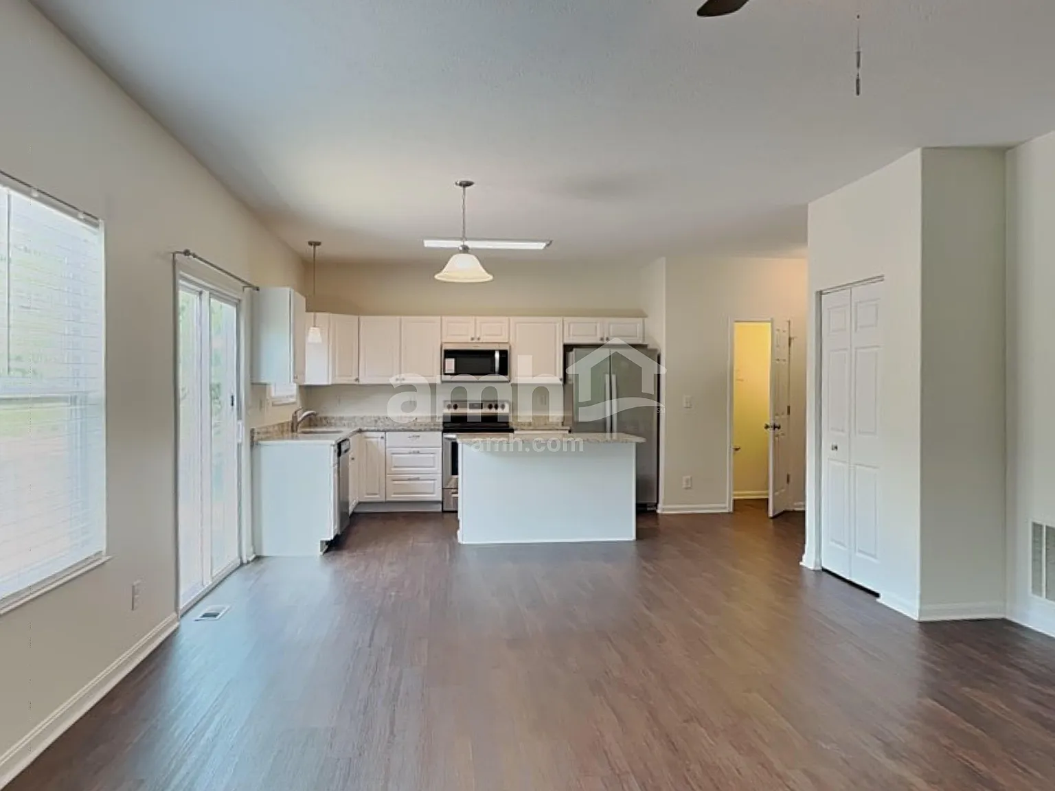 4 bed, 2.5 bath, 2032 sqft, $2,635 — Photo 4