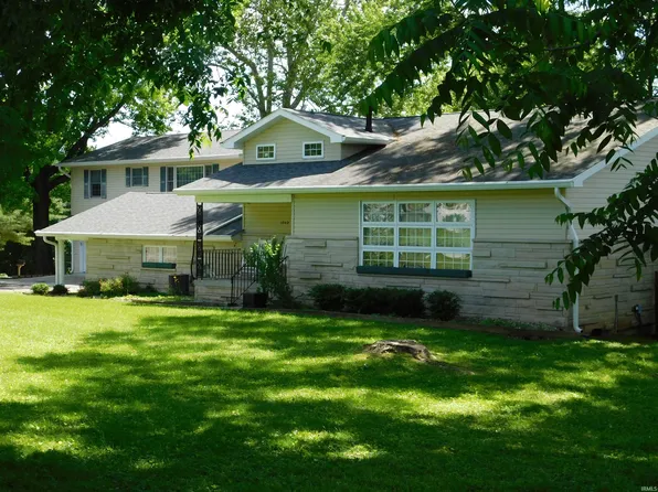 1702 Valley View Dr, Bedford, IN 47421