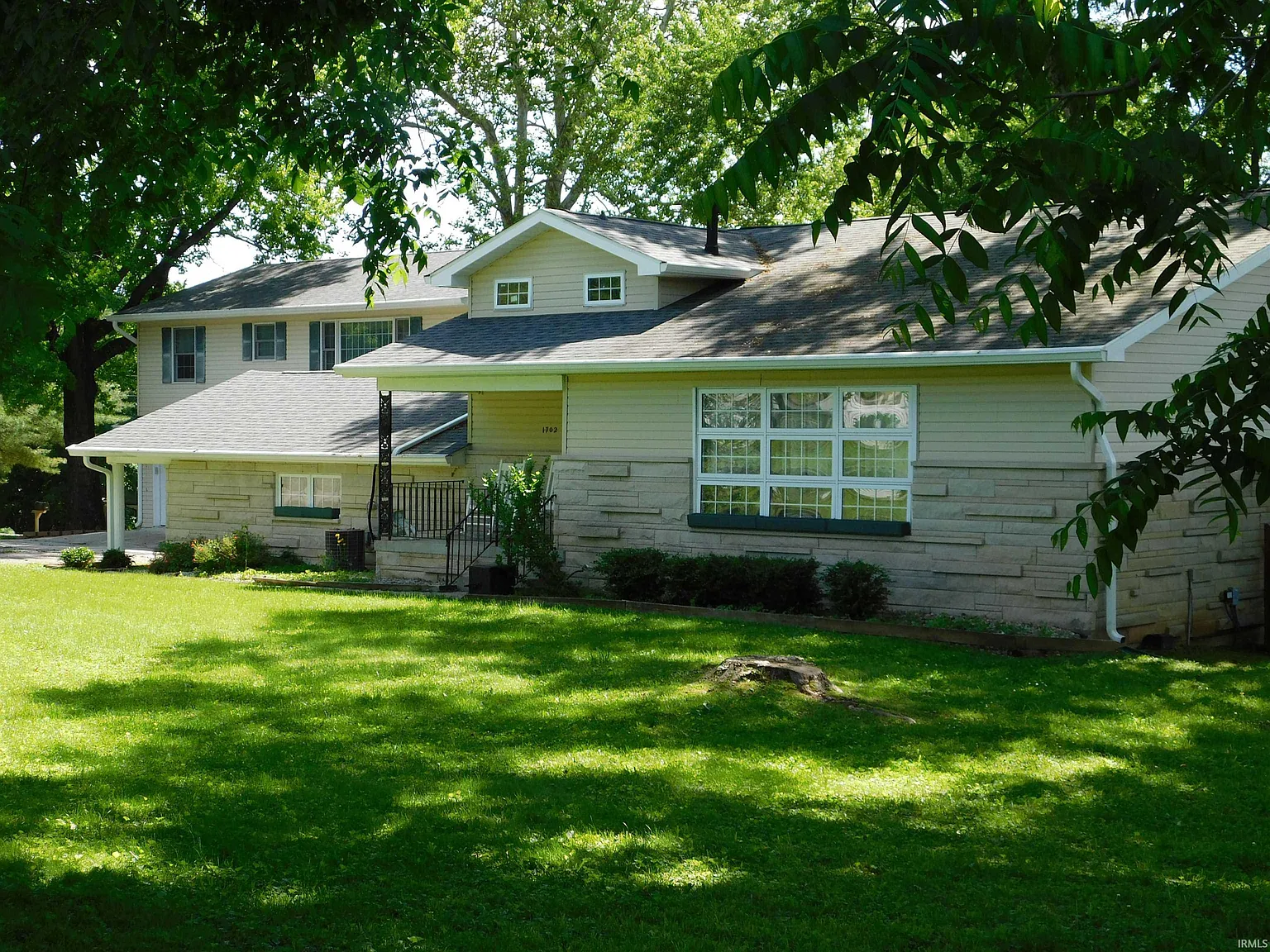 1702 Valley View Dr photo 1