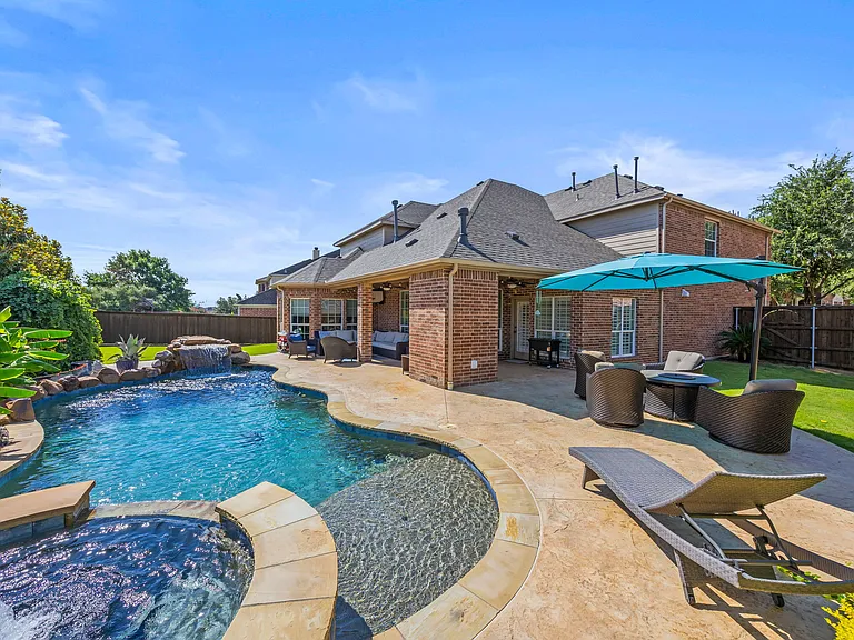 2251 Cold Water Dr — Photo 2