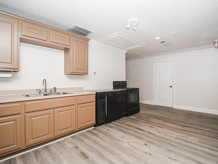 12814 Willow Centre Dr — Photo 10