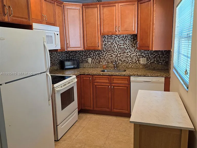 200 SW 132nd Way #310L — Photo 2