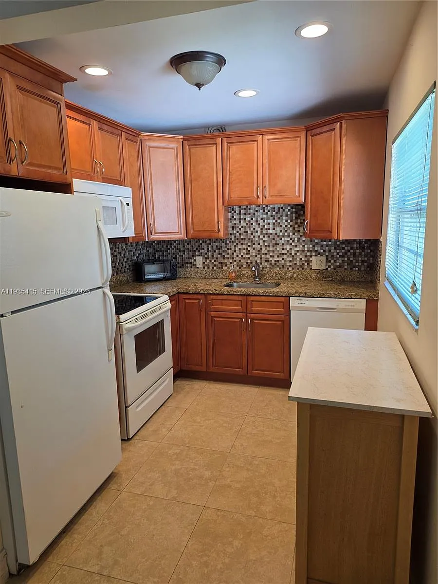 Building Photo - 200 SW 132nd Way #310L