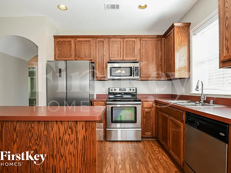 1309 Honeywood Ln — Photo 5
