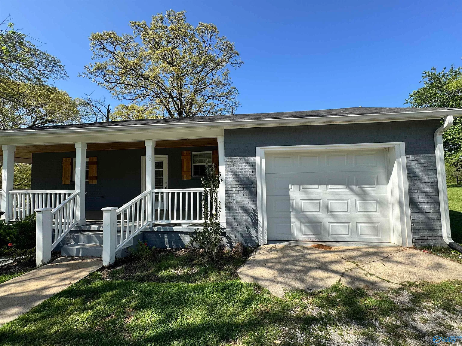 3 bed, 2.0 bath, 1305 sqft, $1,700 — Photo 4