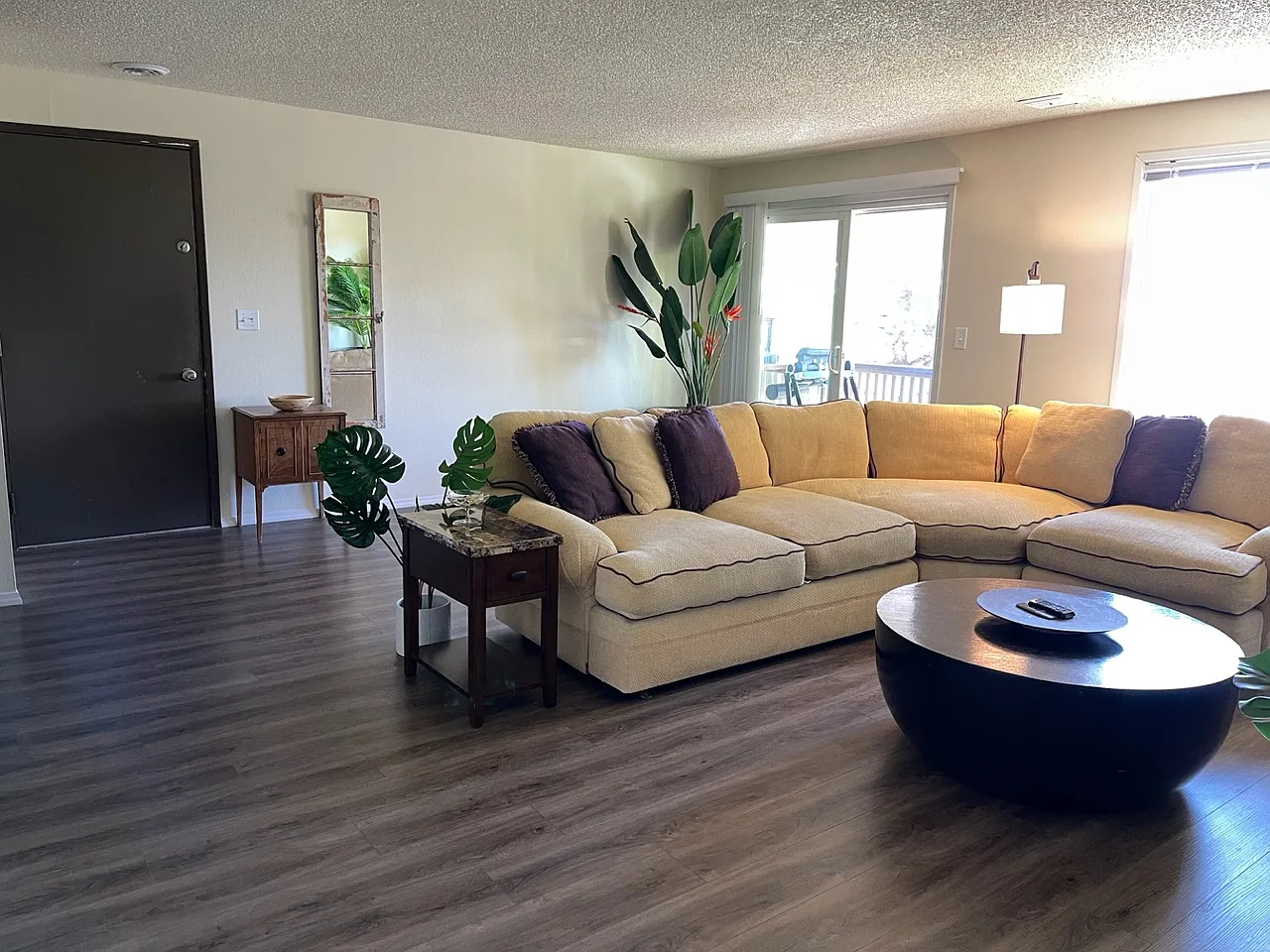 3 bed, 1200 sqft, $1,595 — Photo 1
