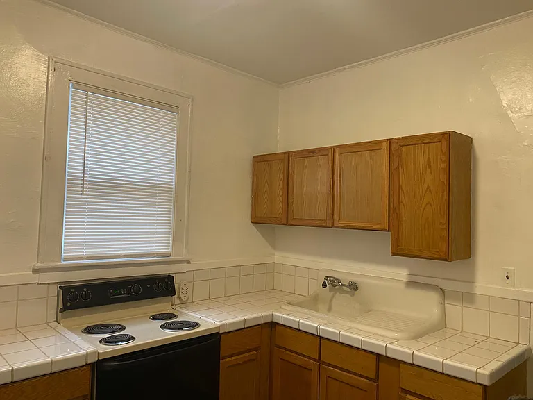 909 W 36th St #DOWNSTAIRS — Photo 7