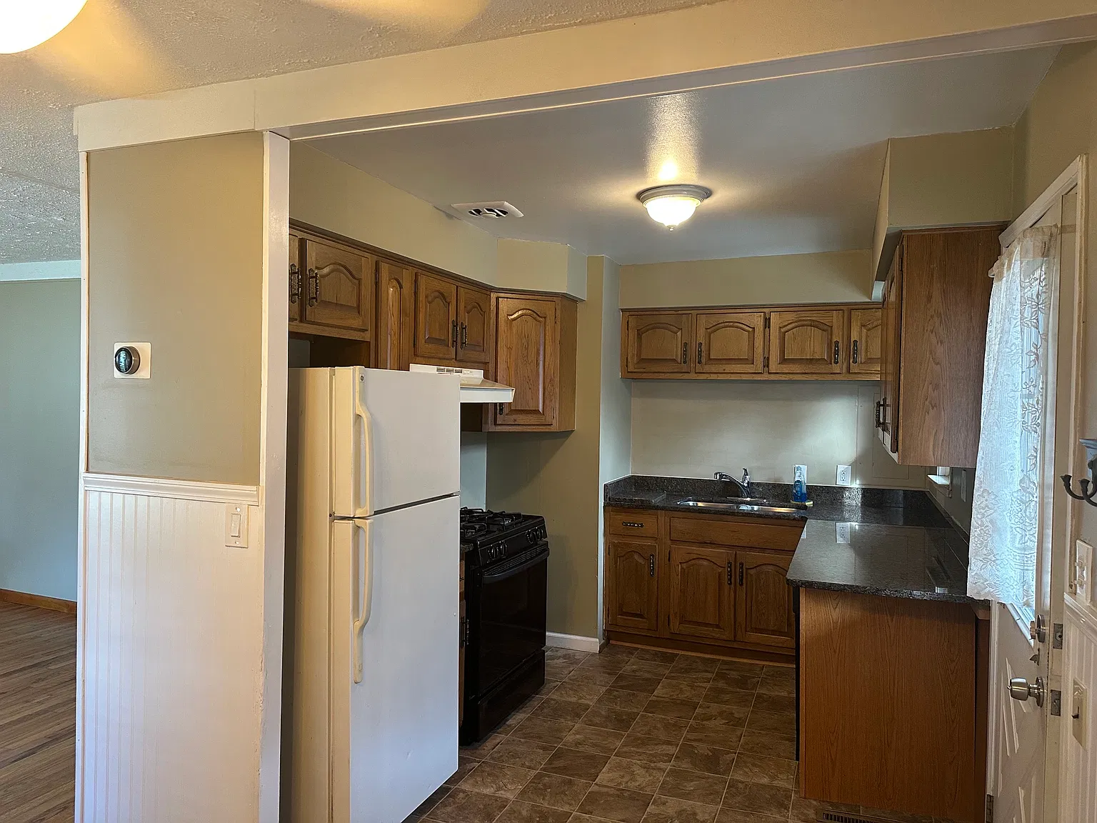3 bed, 1000 sqft, $1,525 — Photo 3