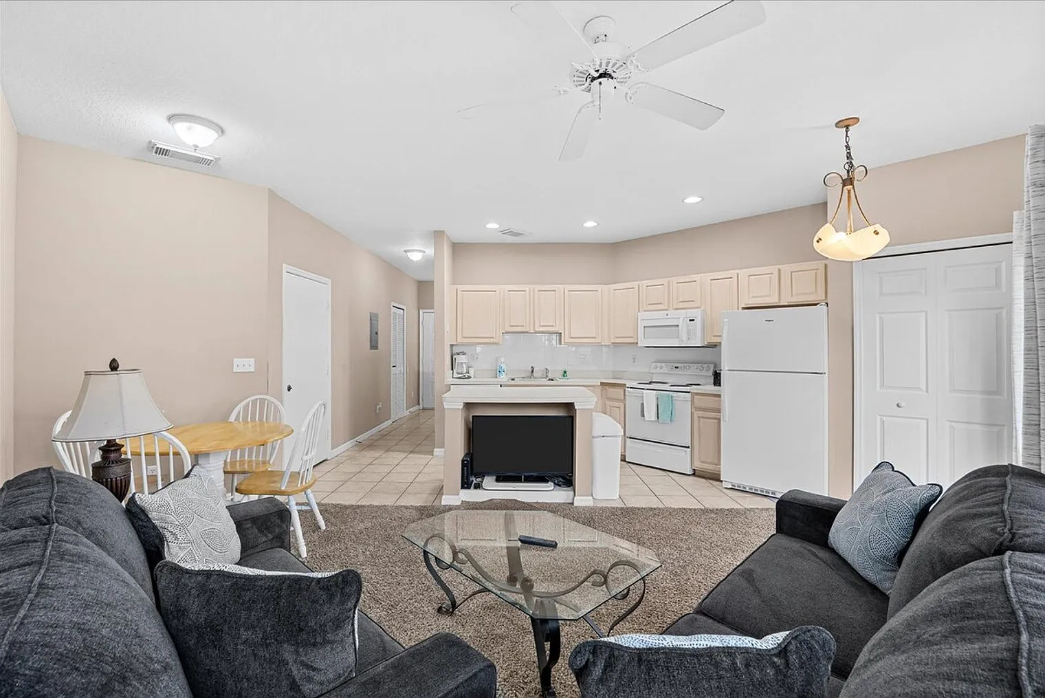 2 bed, 1.0 bath, $4,464 — Photo 1