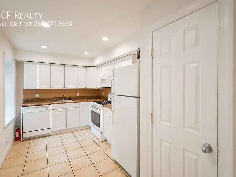 535 Spruce St #B — Photo 8