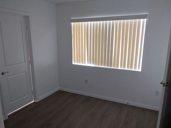 5th image of 3105 Walton Ave #D