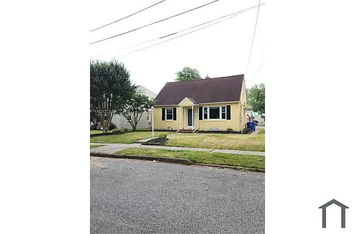 705 2nd St Photo 1