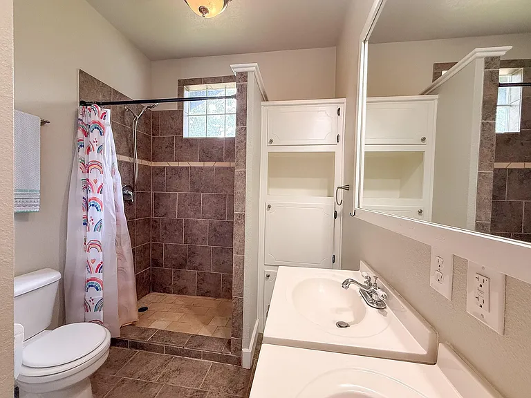 209 Joseph St — Photo 11