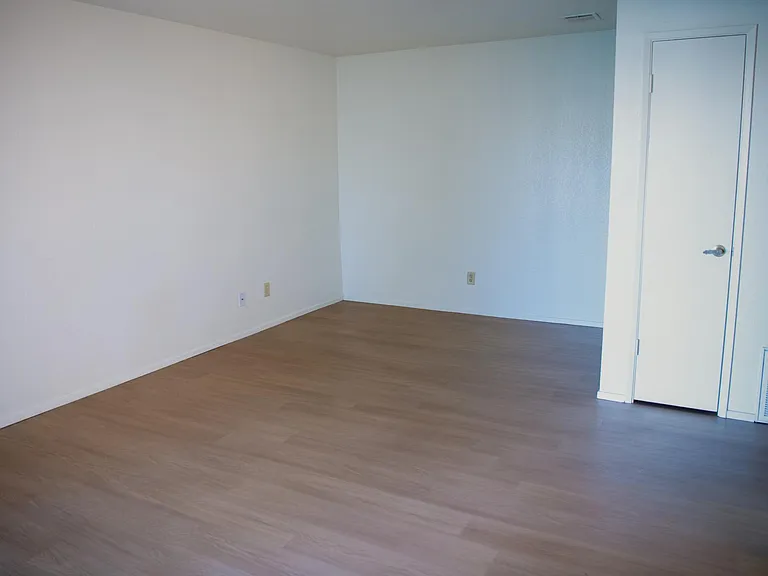 2905 Niagra St #159 — Photo 9