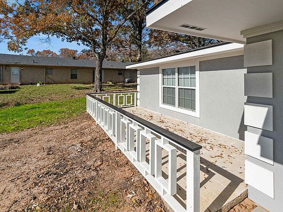 5th image of 919 E Wilkinson Dr