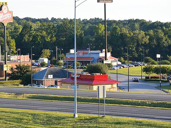 3rd image of 5000 Oscar Baxter Dr