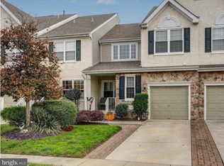 4 Hearthstone Ln, Marlton, NJ 08053