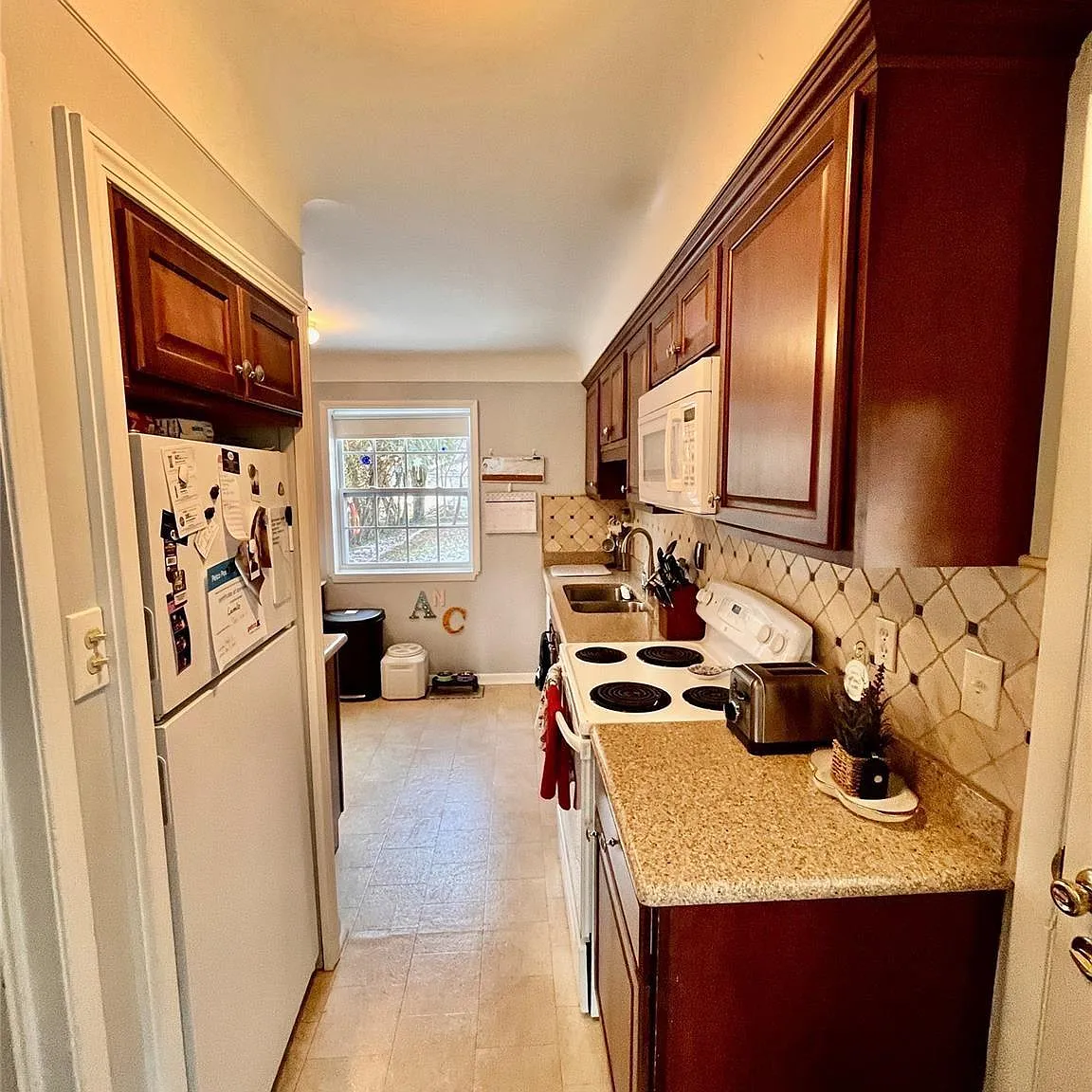 2 bed, 840 sqft, $1,750 — Photo 2