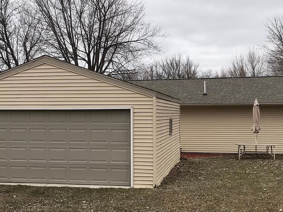 2nd image of 205 W 2nd St