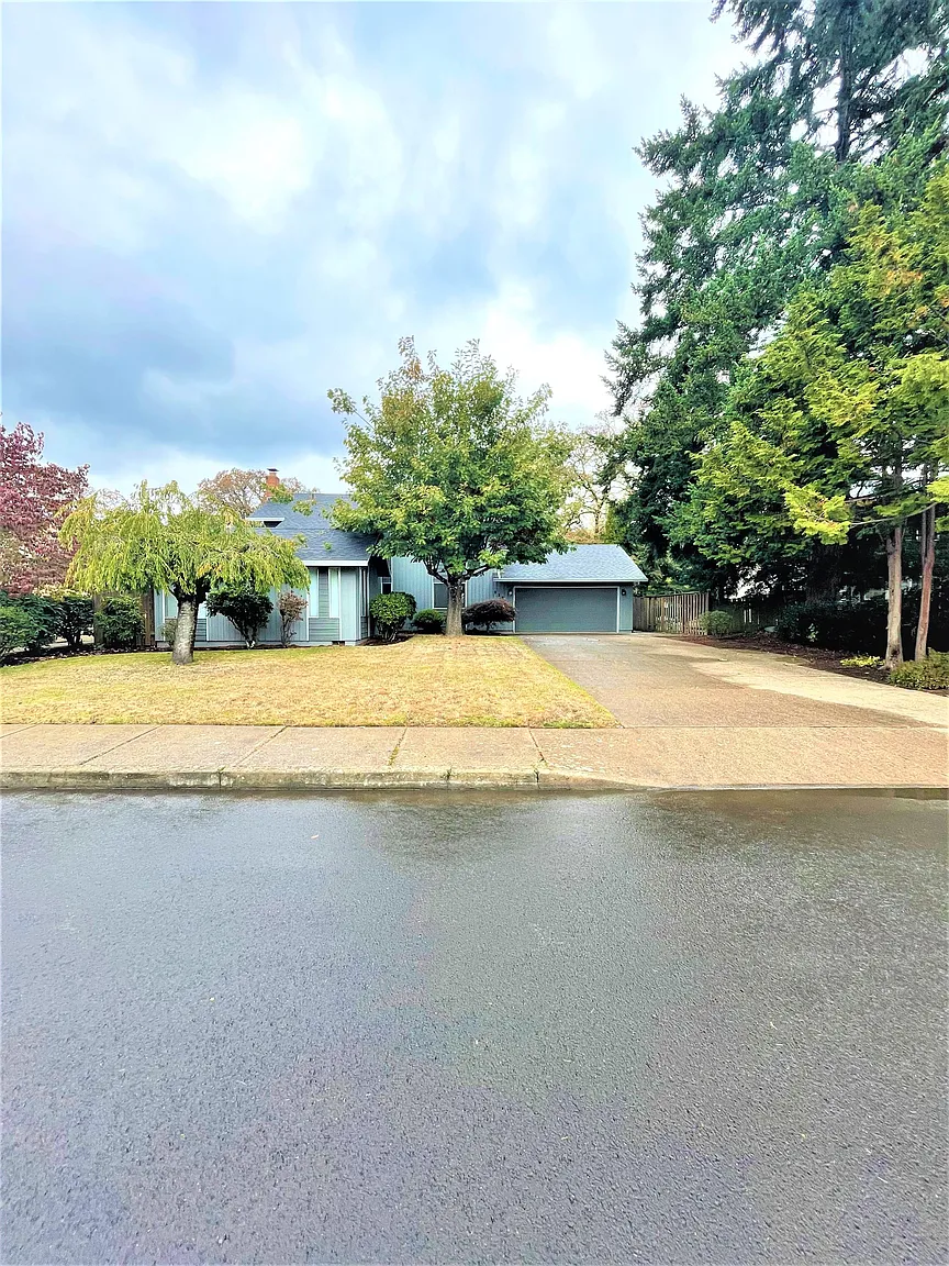 229 NE Donelson St photo 1