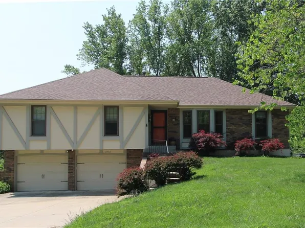 1913 Larkspur Dr, Liberty, MO 64068