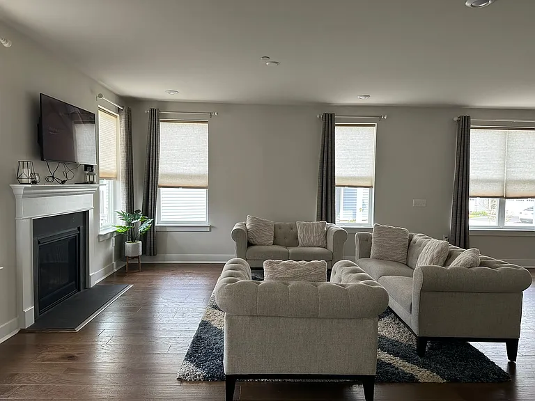 22-01 Ladbroke Dr — Photo 5