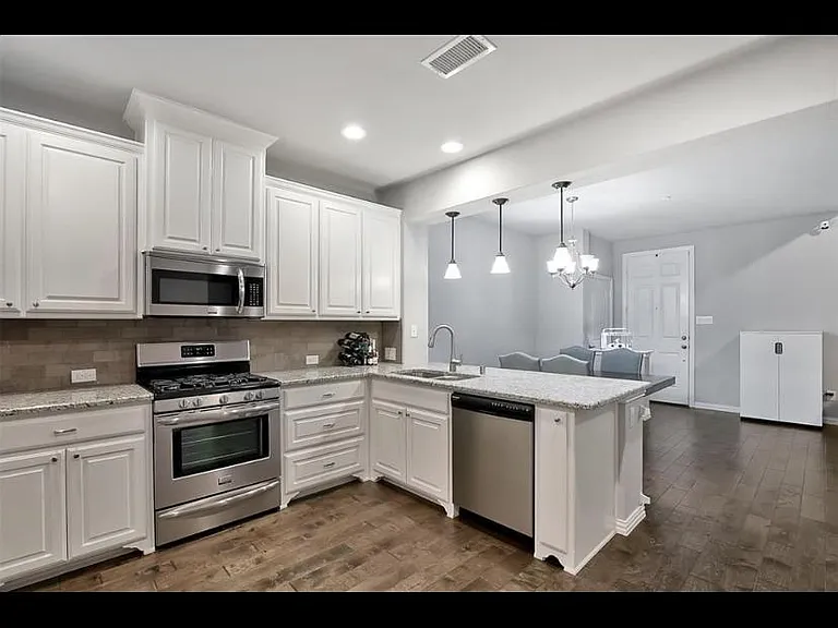 4225 Blackjack Oak Dr — Photo 7